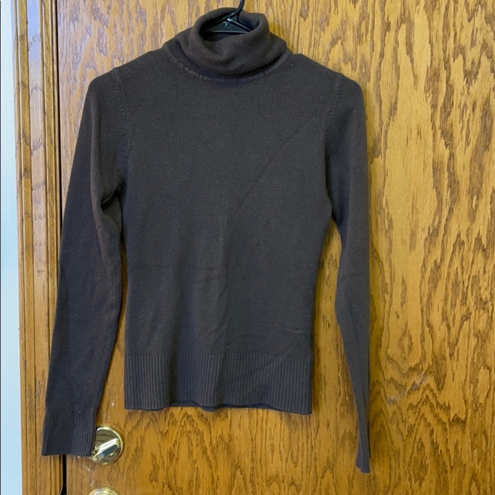 H&M Brown turtleneck sweater